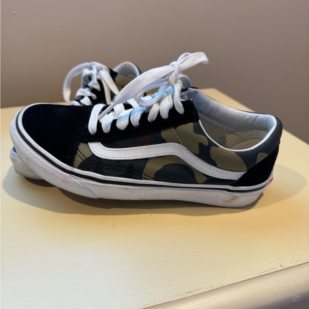 Vans, Women’s camo Shoes